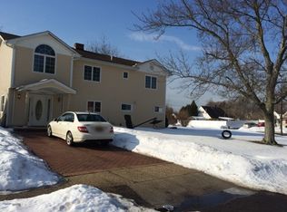 10 Friendly Rd, Hicksville, NY 11801