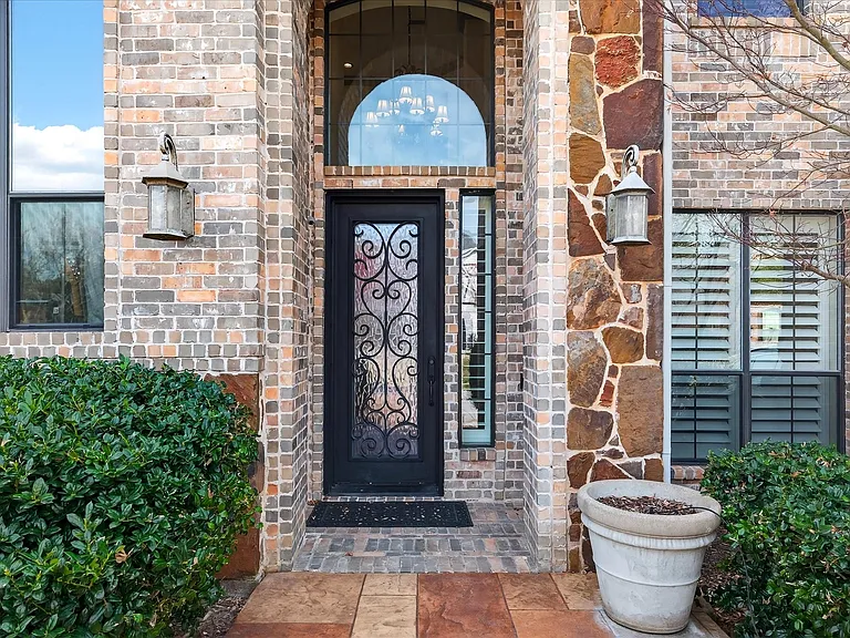 4101 Cherokee Dr — Photo 3