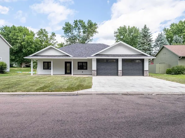 1000 27th St, Spirit Lake, IA 51360