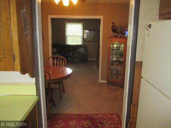 3rd image of 3933 Oakland St