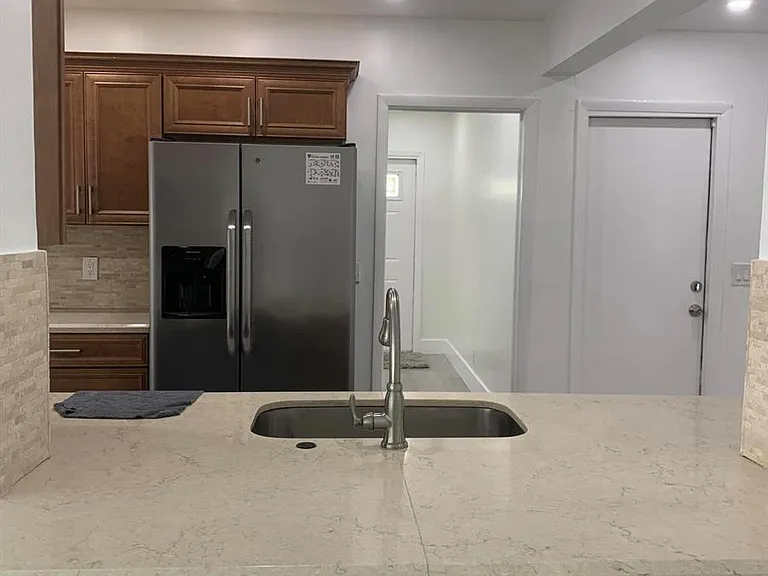 4005 NW 76th Ave — Photo 21
