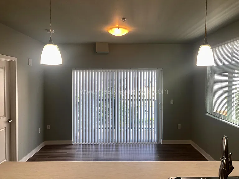 203 E Laurel St — Photo 165