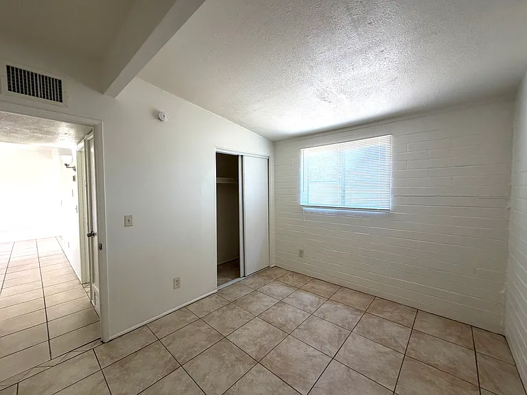 4204 E Los Robles St — Photo 8