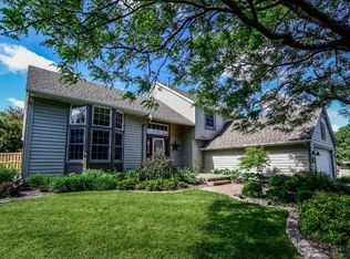 726 Camberwell Dr, Eagan, MN 55123