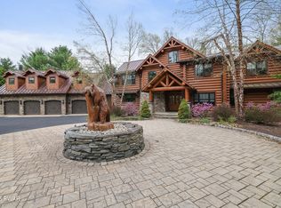 110 Saint Andrews Dr, Greentown, PA 18426