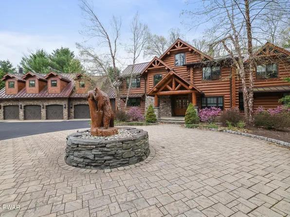 110 Saint Andrews Dr, Greentown, PA 18426