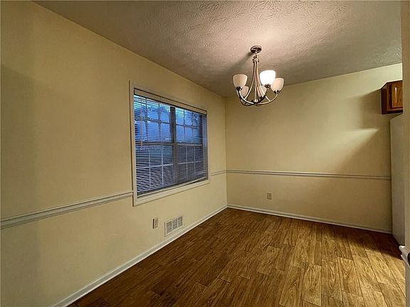 4th image of 1038 Westfield Trce SE
