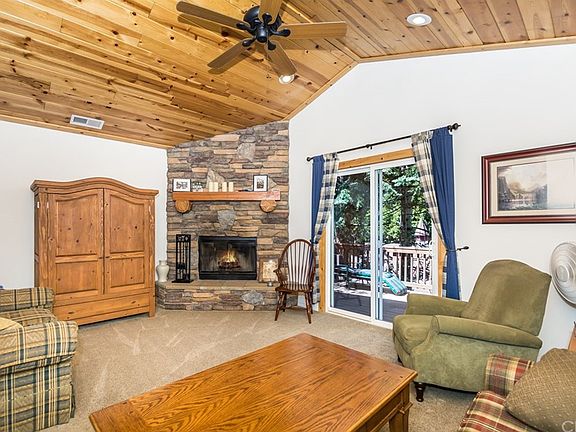 3rd image of 838 Lake Dr