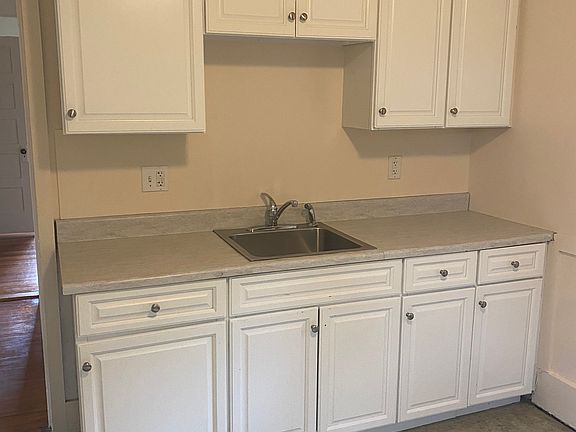 4th image of 823-825 Boston Rd #2