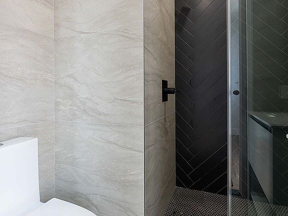 5th image of 76 Linden Blvd #4E