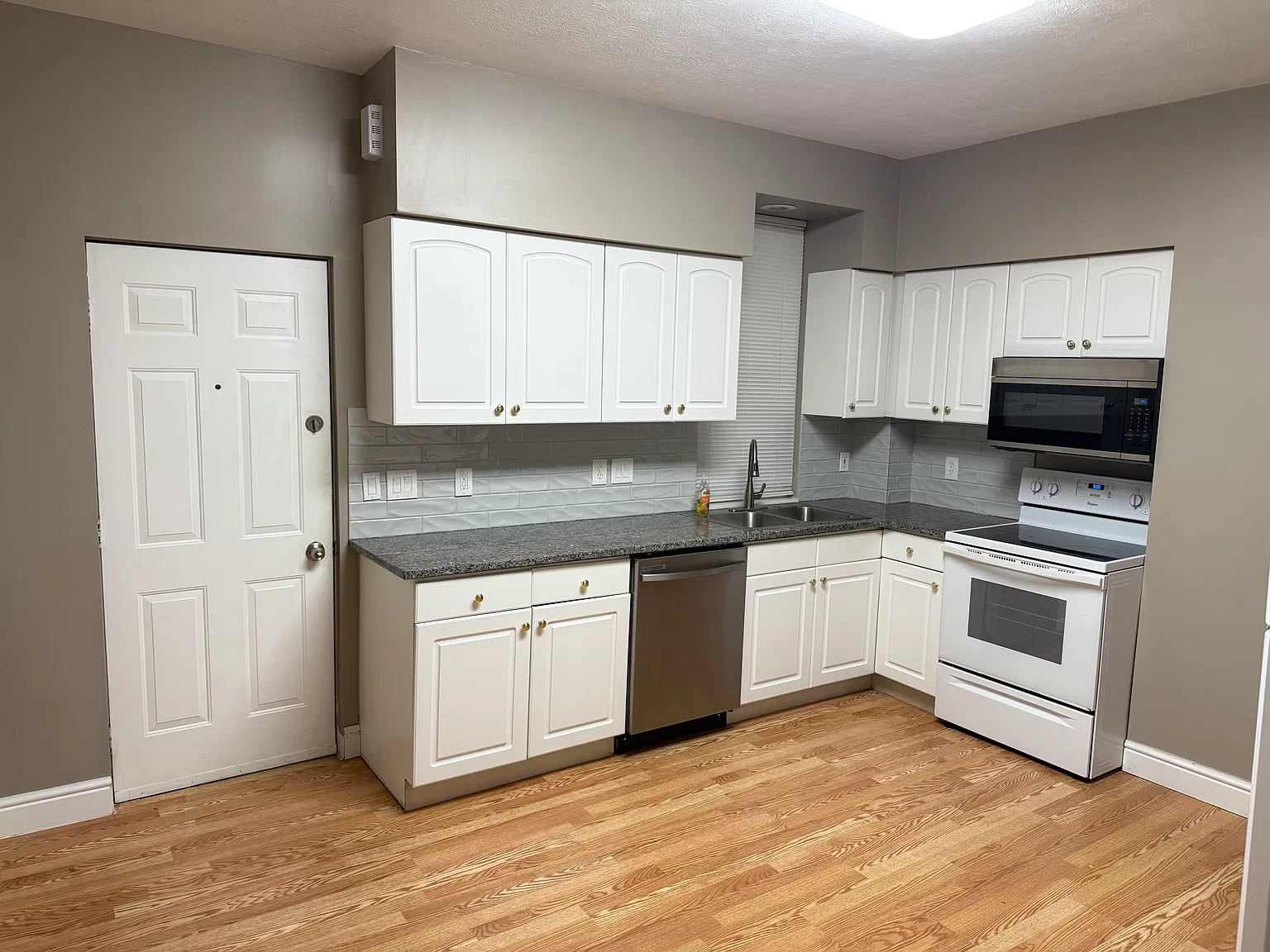 2 bed, 1500 sqft, $1,500 — Photo 3
