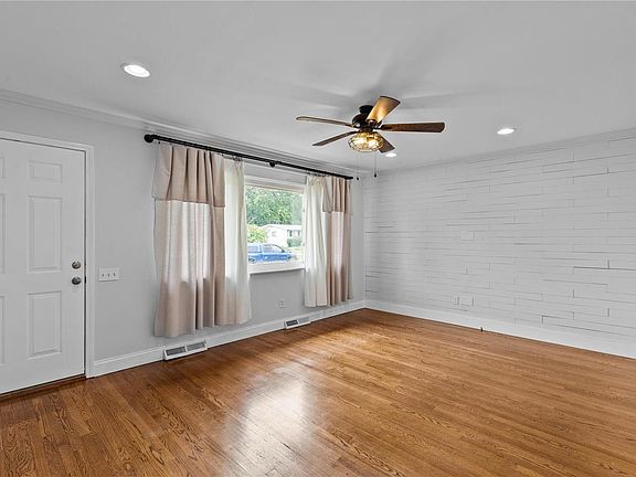 4th image of 2515 Mockingbird Ln