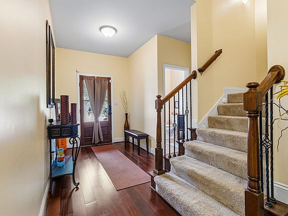 3rd image of 4637 Sterling Glen Ln