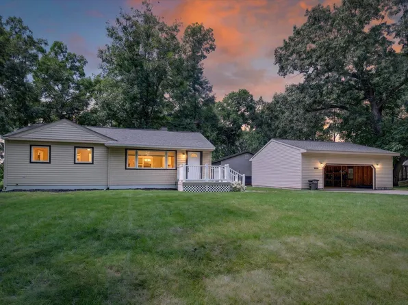 8929 Robinwood Ct, Jackson, MI 49201