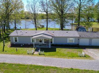 2872 Cambon Lake Cir, West Frankfort, IL 62896