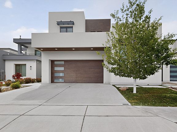 2nd image of 8815 Silver Oak Ln NE