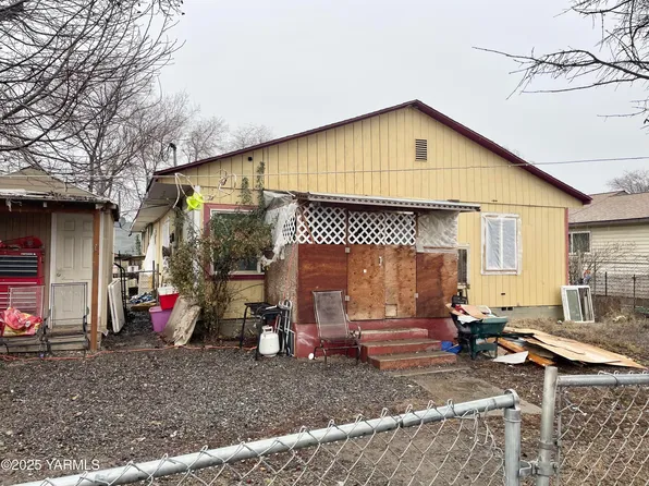 151 D St, Outlook, WA 98938