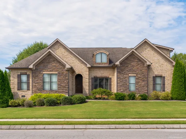 8082 Hampton Cove Dr, Ooltewah, TN 37363