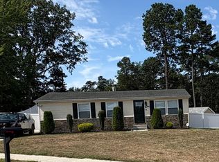 1 Renee Ct, Sicklerville, NJ 08081