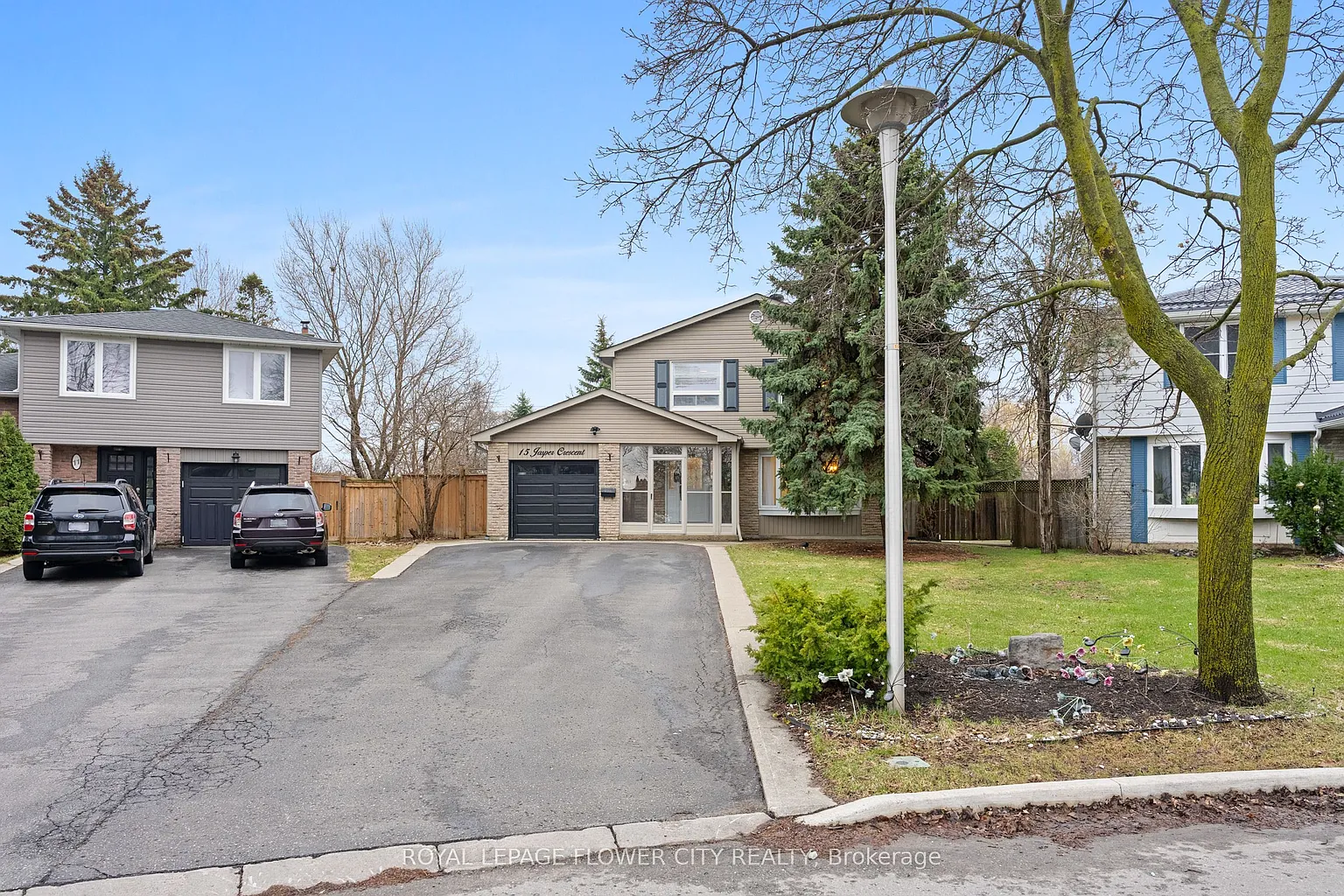 15 Jasper Cres photo 1