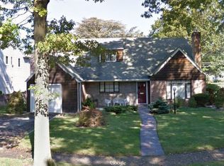 105 Wright Rd, Rockville Centre, NY 11570