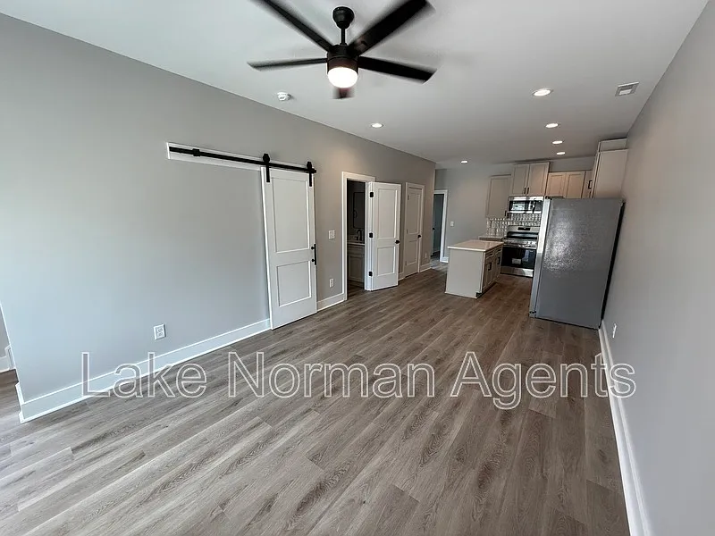 3 bed, 2.5 bath, $1,995 — Photo 4