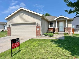 1212 Garden Valley Rd, Lincoln, NE 68521