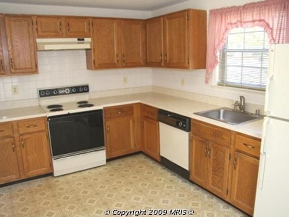 4th image of 9050 White Rose Ln