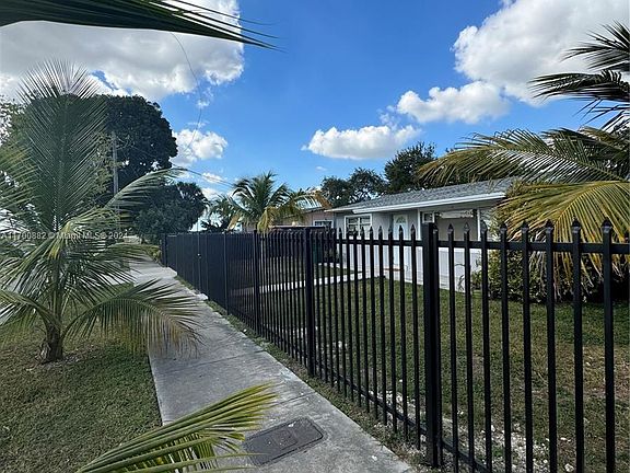 3rd image of 962 NW 10th St