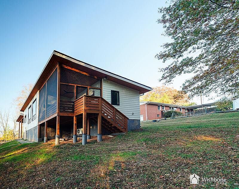 2nd image of 25 Oak Crescent Dr