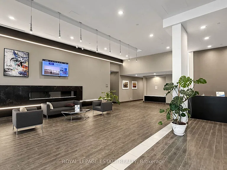 8 Trent Ave #504 — Photo 3