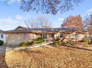 10205 Tracy Ave, Kansas City, MO 64131