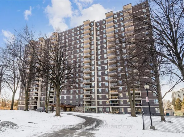 966 Inverhouse Dr #812, Mississauga, ON L5J 4B6