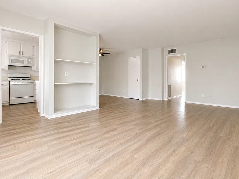 18400 Prairie Street — Photo 30