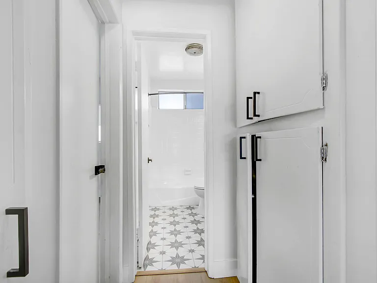 1333 N Martel — Photo 25
