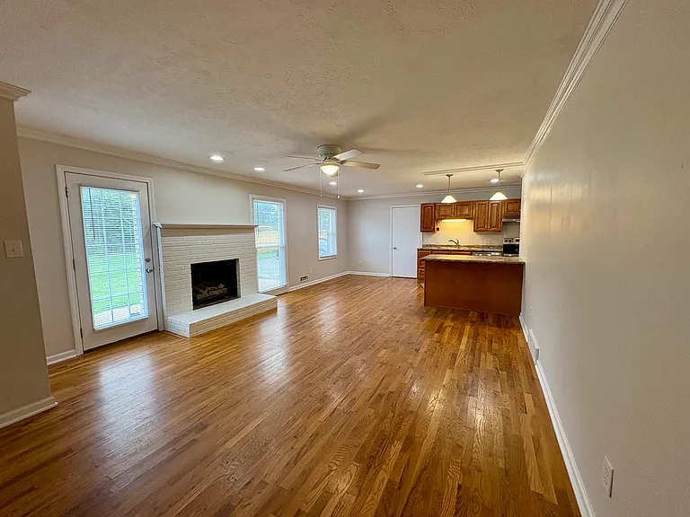 2605 Yuma Dr — Photo 2