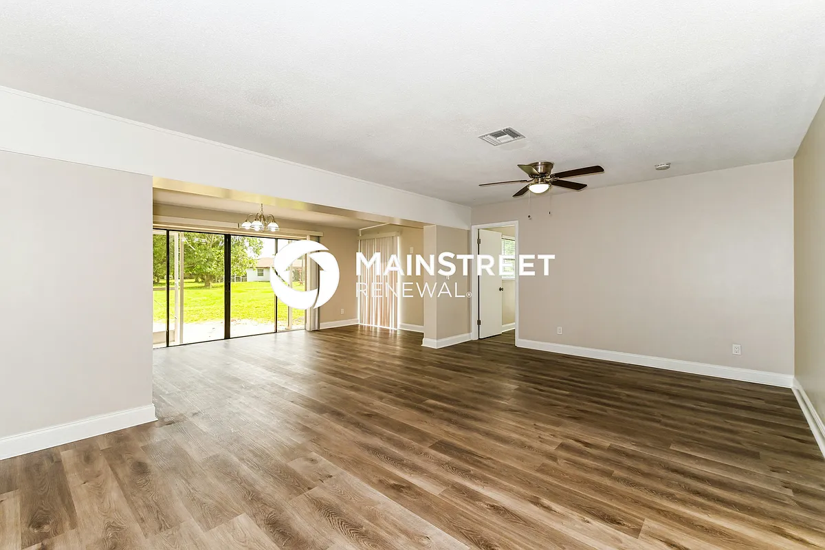 Living Room - 907 E 3rd St