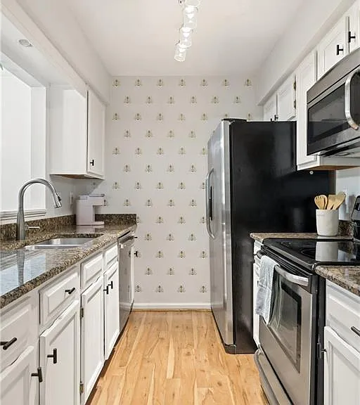 24307 Plantation Dr NE — Photo 5