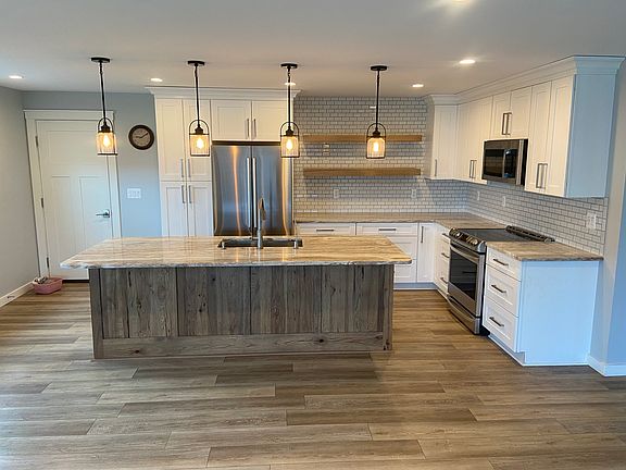 4th image of 3581 Woodland Dr