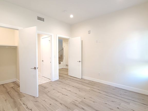 5th image of 1110 S Magnolia Ave #202