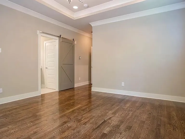 1409A Chester Ave — Photo 14