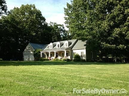 2nd image of 2835 Ivy Dr