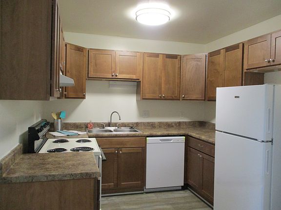2nd image of 901 Barberton Ct
