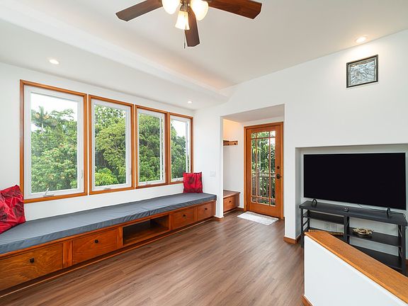 4th image of 636 Wainaku St