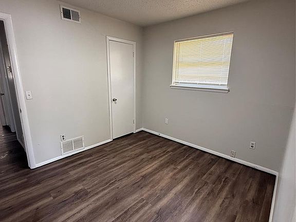 4th image of 2209 Marshall Dr