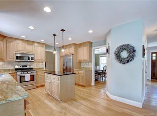 425 Toll Gate Rd, Glastonbury, CT 06033