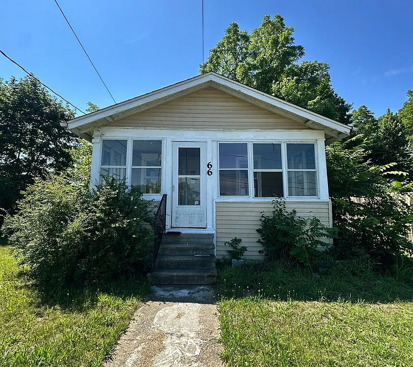 66 Bluff St