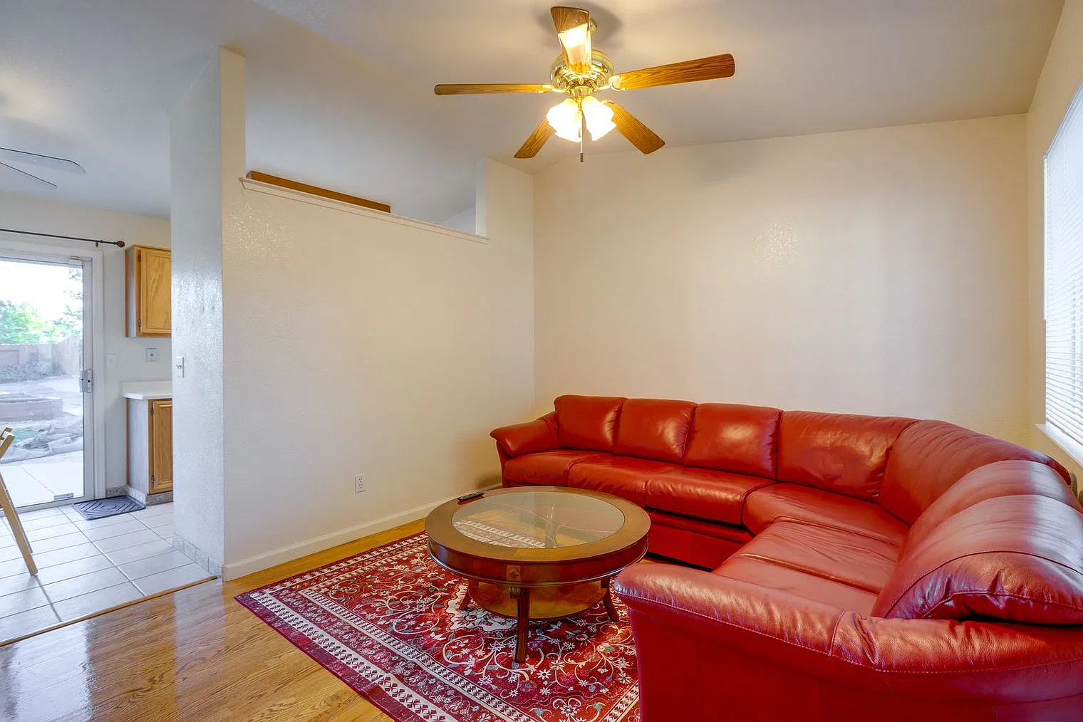 3 bed, 2.0 bath, 893 sqft, $4,257 — Photo 3
