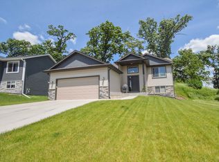 6751 Gaillardia Dr NW, Rochester, MN 55901