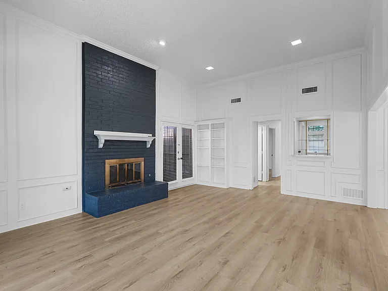4033 Saint Christopher Ln — Photo 2